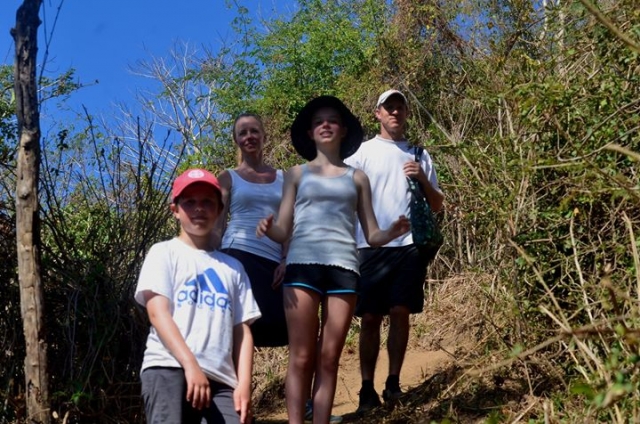 caminata familia